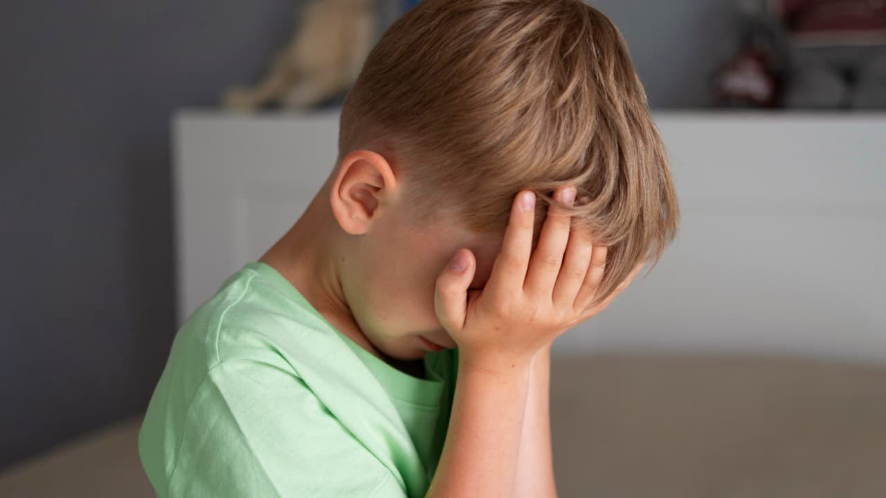 Mon enfant ne supporte pas la frustration : pourquoi certaines crises deviennent incontrôlables ? - Caroline Cayol - Maître Praticienne certifiée en Hypnose Ericksonienne Avignon