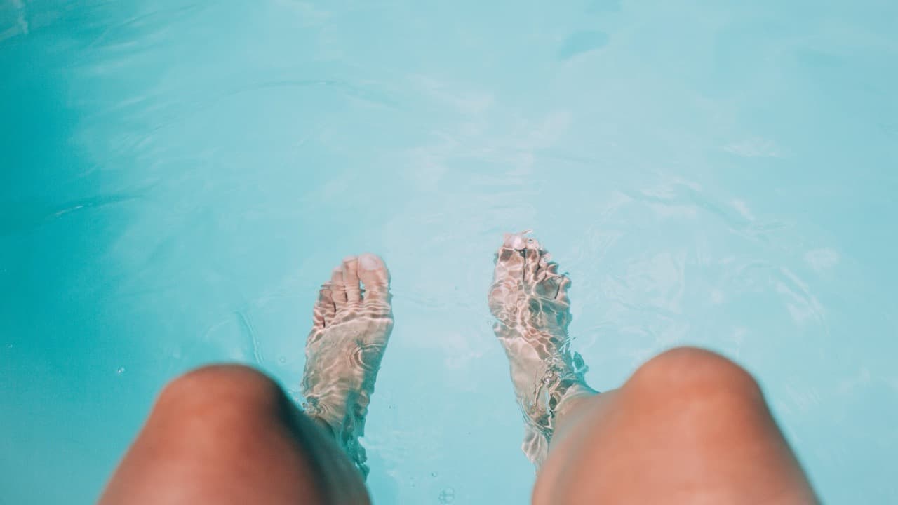 Peur de l'eau : quand la piscine et la mer deviennent une source d'angoisse - Caroline Cayol - Maître Praticienne certifiée en Hypnose Ericksonienne Avignon