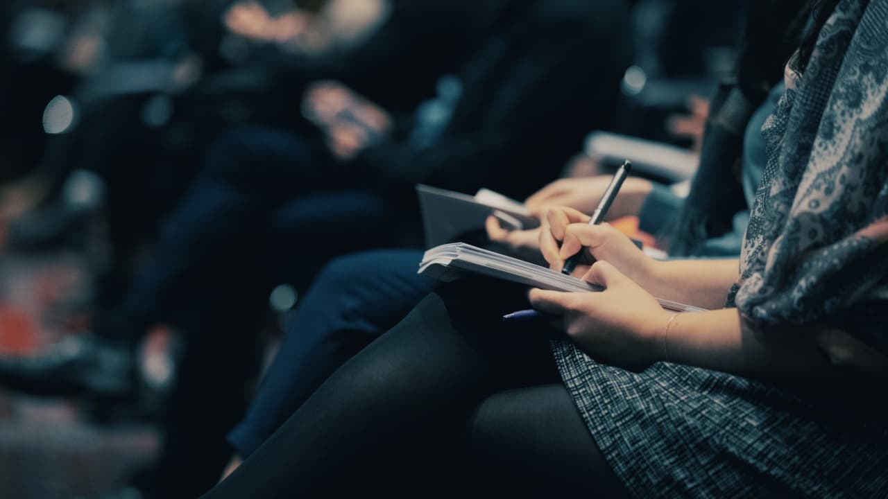 Praticien ou Maître praticien en Hypnose : quand le niveau de formation change l’accompagnement - Caroline Cayol - Maître Praticienne certifiée en Hypnose Ericksonienne Avignon