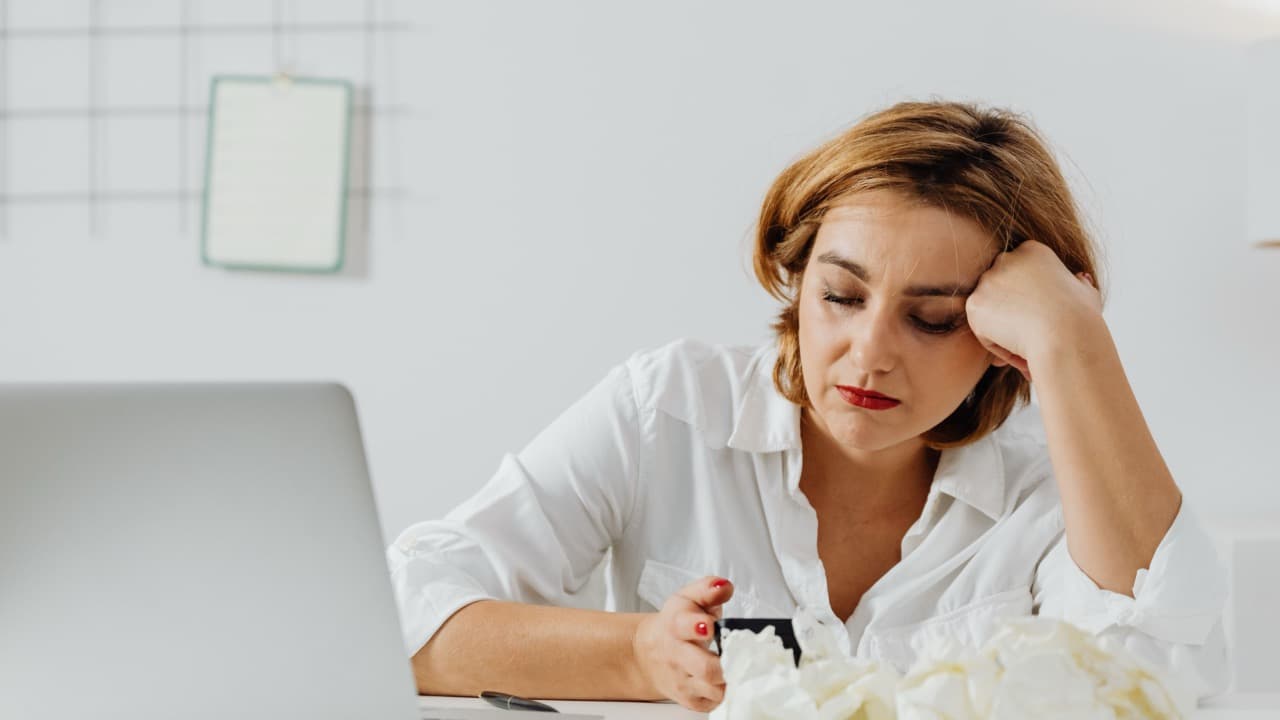 Procrastination : pourquoi je repousse même les choses importantes ? - Caroline Cayol - Maître Praticienne certifiée en Hypnose Ericksonienne Avignon