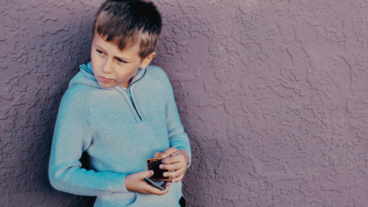 Éducation positive, réseaux sociaux et anxiété des enfants - Caroline Cayol - Maître Praticienne certifiée en Hypnose Ericksonienne Avignon